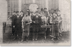 Mitarbeiter der Gröditzer Stahlwerke zu Beginn des letzten Jahrhunderts